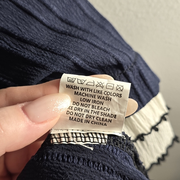 Navy Blue Pleated Dress with White Accents - Picture 3 of 4